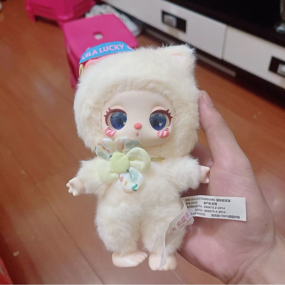 Liila’s Lucky Cat Version 1 Unopened Blind Box - Picture 10 of 12